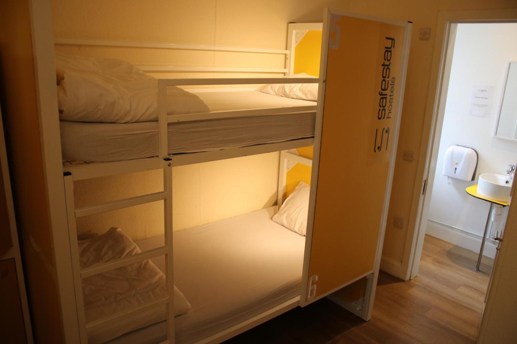 Safestay Edinburgh Cowgate Hostel *